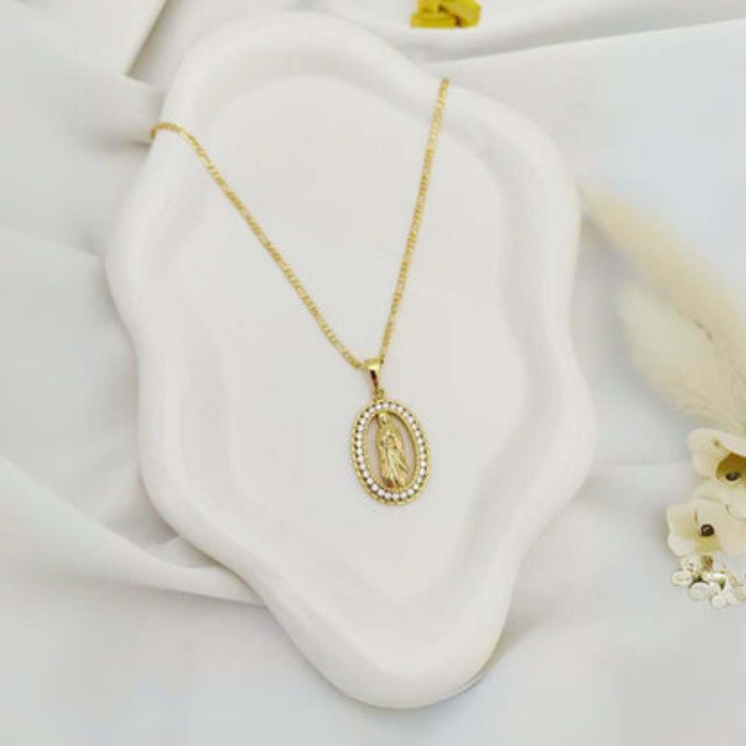 Collar Virgen María con Cristales – Elegancia y Protección 💎🙏